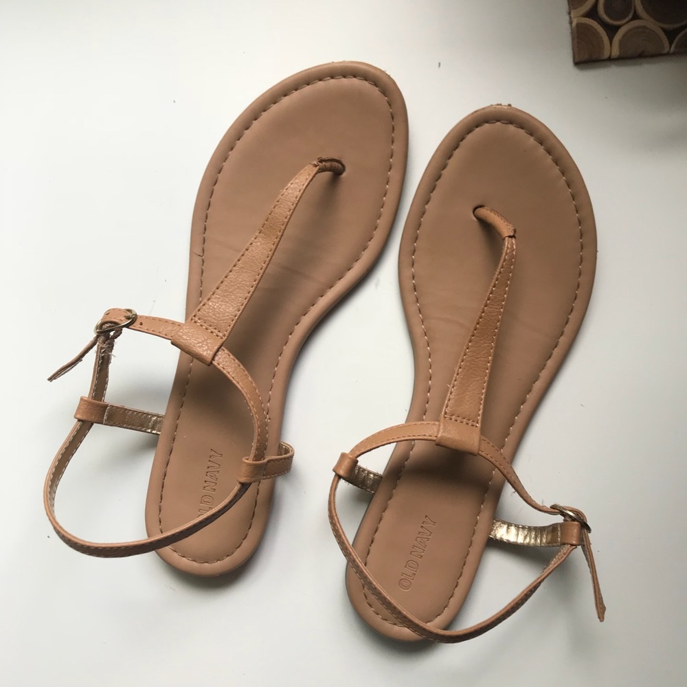 Strappy Sandals / Flats